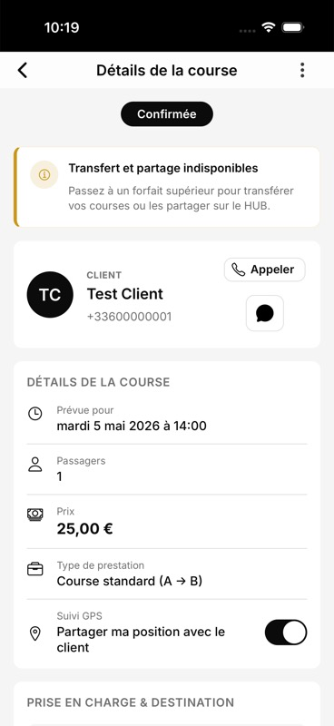 Page Détails de la course après acceptation : statut 'Confirmée' affiché en haut, encart de mise à niveau pour le partage HUB, fiche client (Test Client, +33600000001) avec boutons Appeler et Chat, section 'Détails de la course' (mardi 5 mai 14:00, 1 client, 25,00 €, Course standard A→B), toggle 'Suivi GPS — partager ma position avec le client' actif.